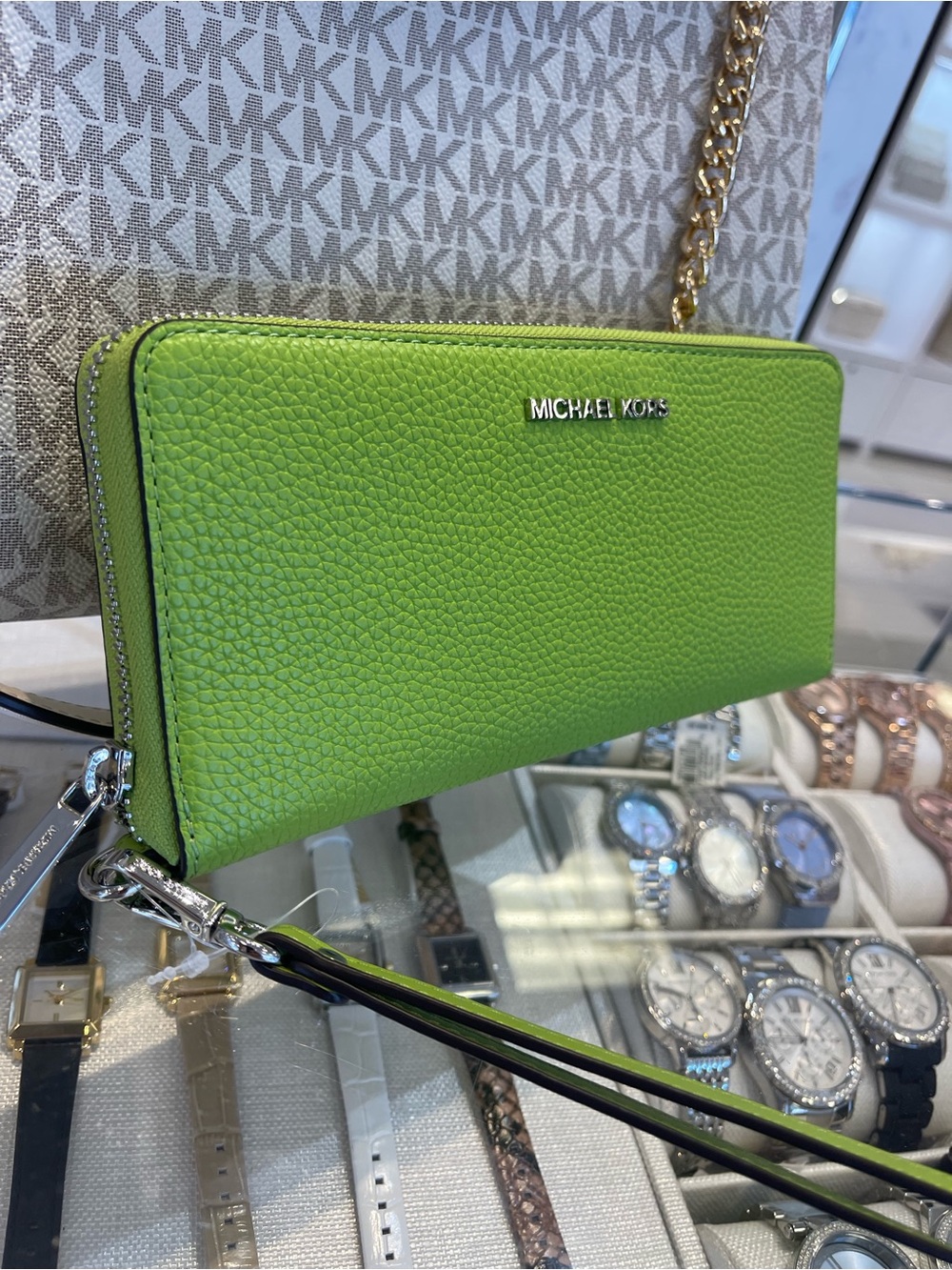Michael Kors Lg Pebbled Leather Continental Wallet Wristlet Phone Holder 
Lime
N